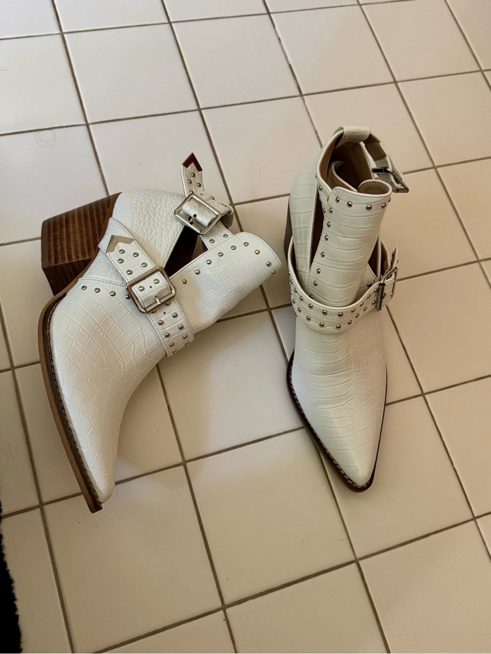 White Croc-Embossed Pointed Ankle Booties with Buckle & Stud Details Women’s 8
